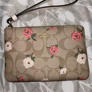 Coach Floral Signature Beige Floral Wristlet 🌸